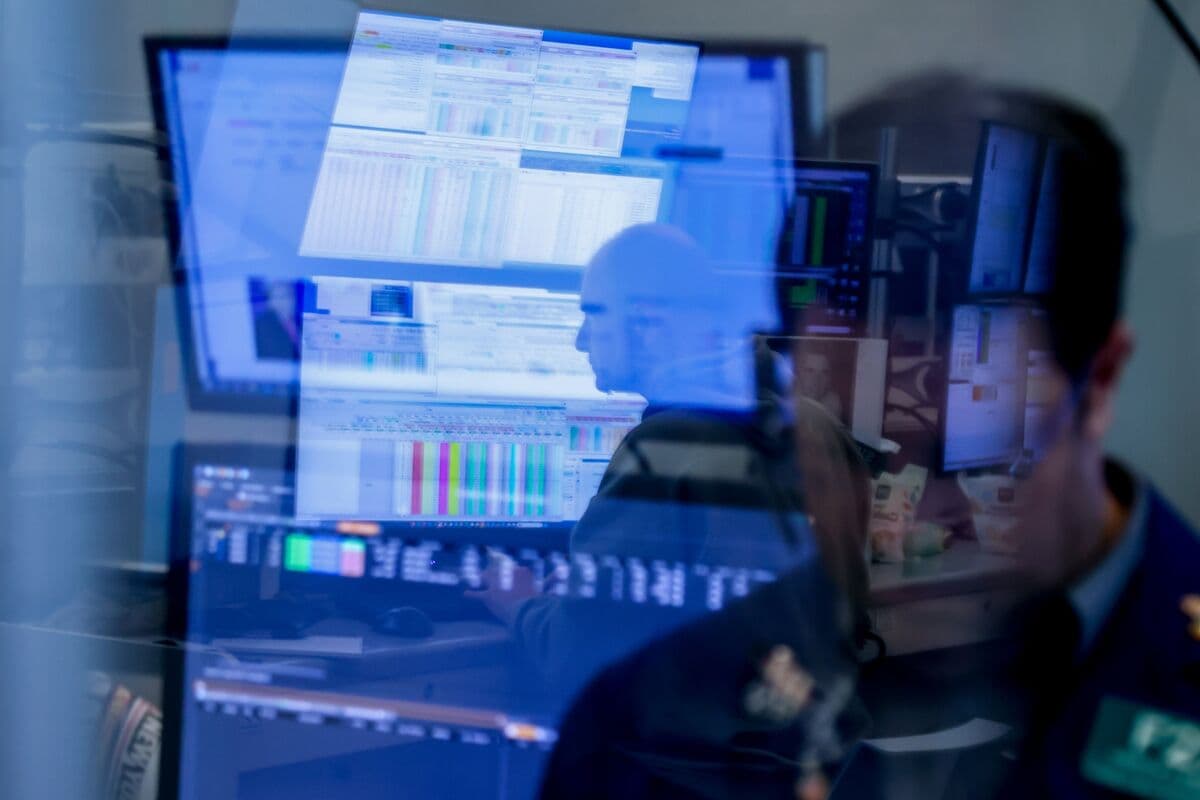 Strong Earnings Results Can’t Save Stocks from Dimming Forecasts