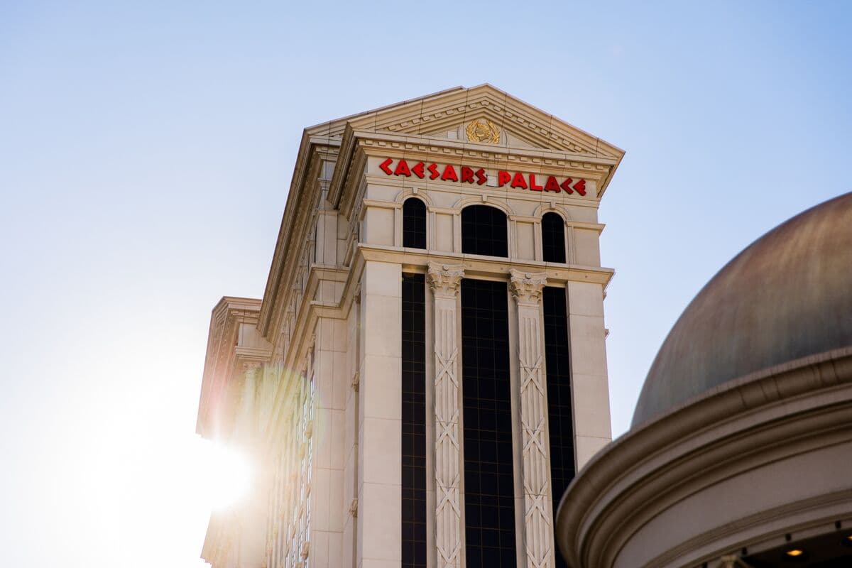 Fertitta Extends Talks for $18 Billion Takeover of Caesars