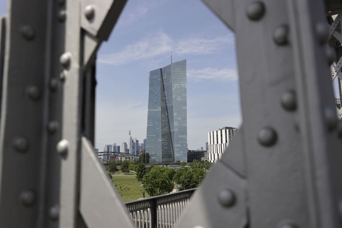 ECB Moves Away From April Hike as Peace Talks Progress