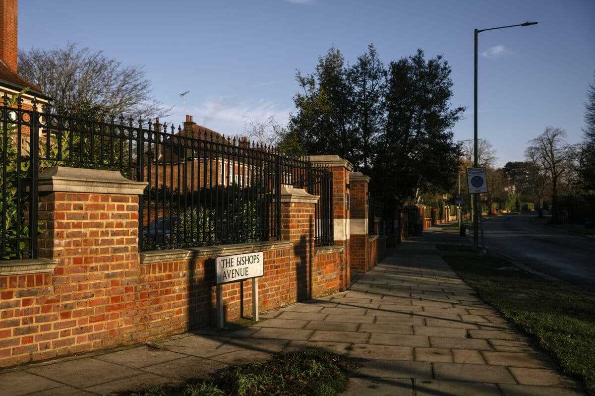 Sale of Billionaire’s Row Mansion for £10 Million Sparks UK Suit