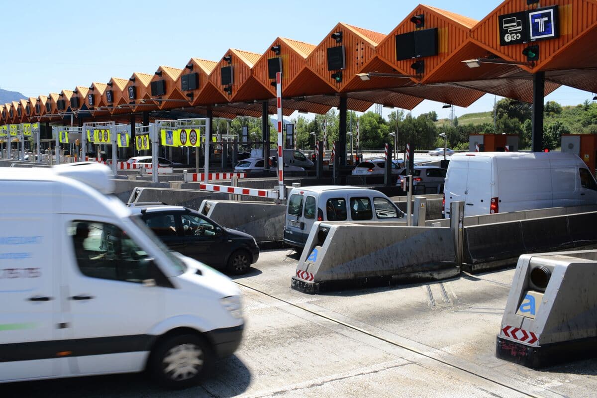 Hybrid Bond Buybacks Return After War Paused Riskier Debt Deals