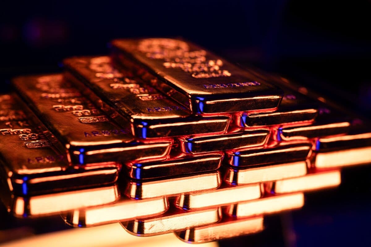 Gold Jumps to One-Month High as Iran Says Hormuz Completely Open