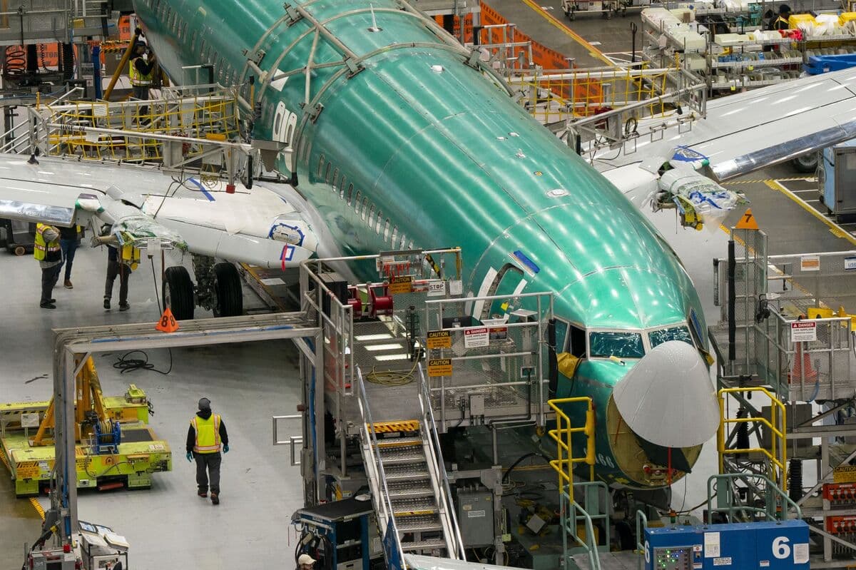 Boeing Narrows Cash Burn in First Quarter as Deliveries Rise