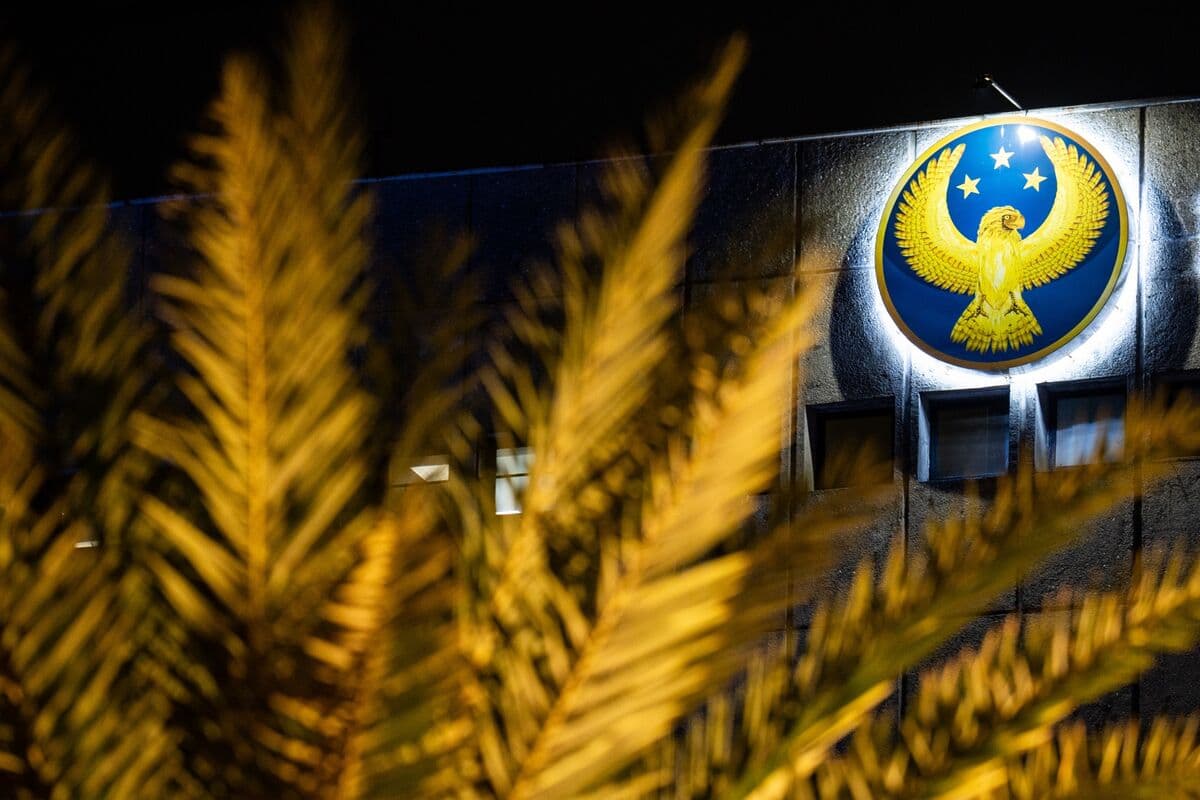 Philippine Central Banker Urges Banks to Promote FX Hedging