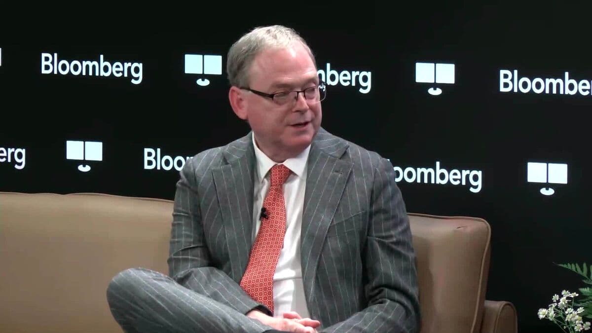 Hassett Says He Supports Fed Chair Powell Staying On ‘Pro Tempore’