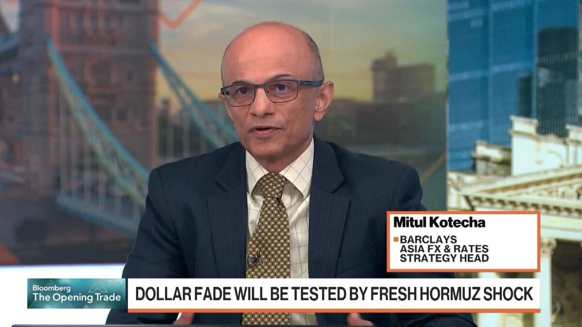 Dollar Will Continue to Fall in Next Few Months, Barclays Says