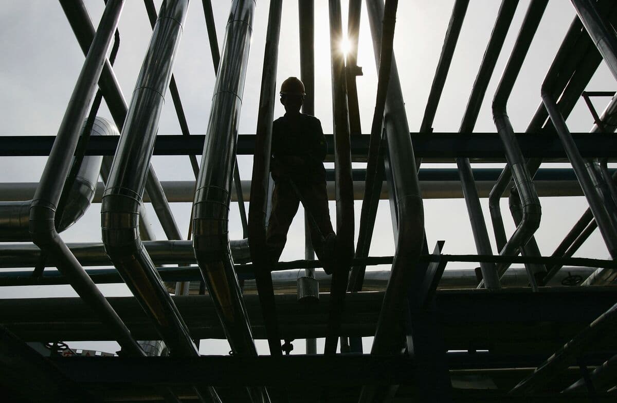 China’s Oil Majors Sell Barrels as Run Rates Drop to 2022 Low