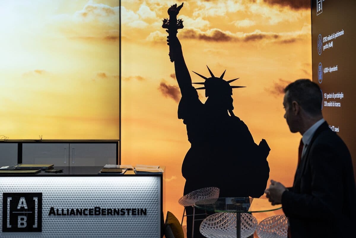 AllianceBernstein Shuts Hedge Fund Arya as Lack of Scale Bites