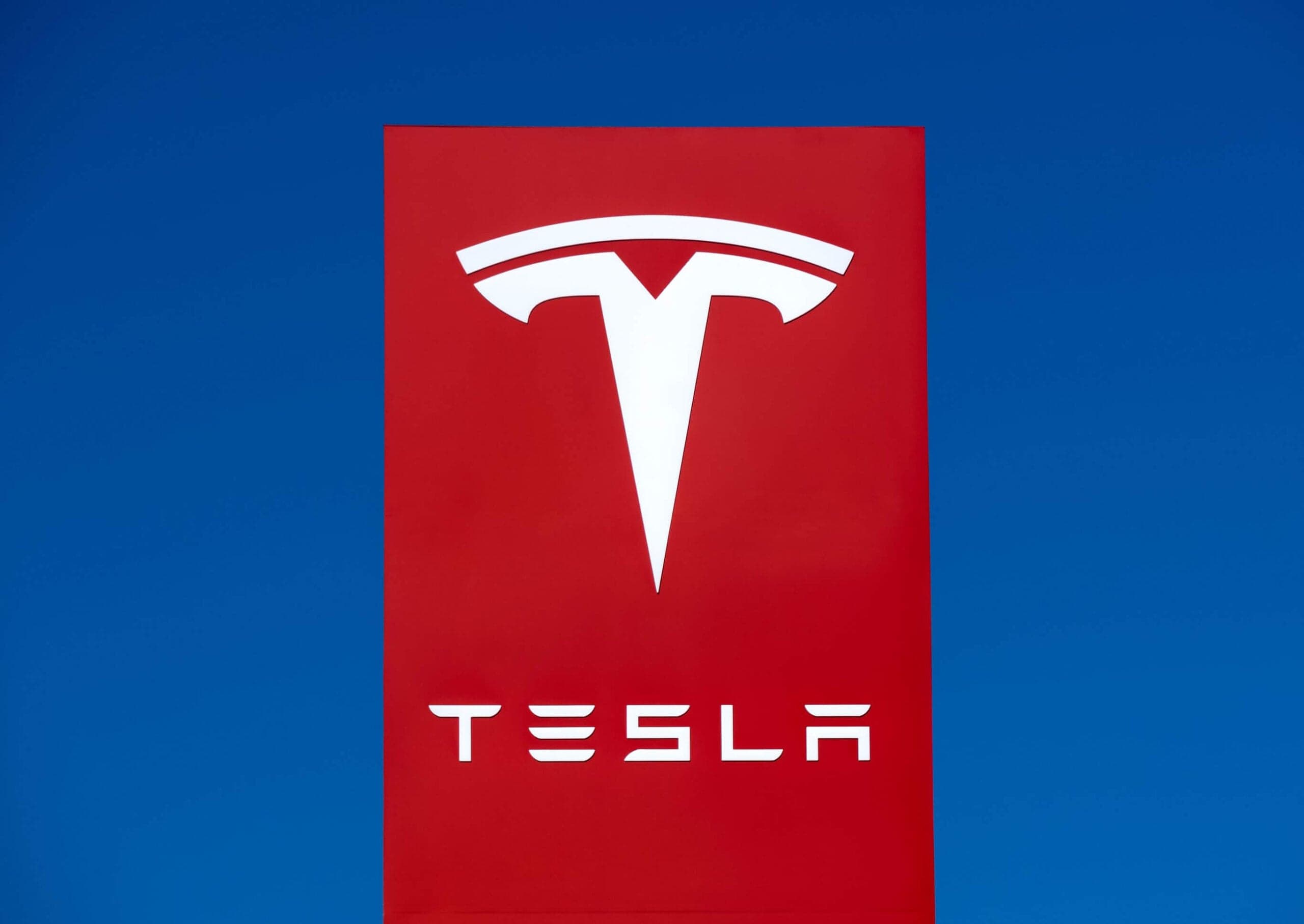 Tesla (TSLA) Stock Rises 4% as AI Chip Milestone and Analyst Upgrade Fuel Rally