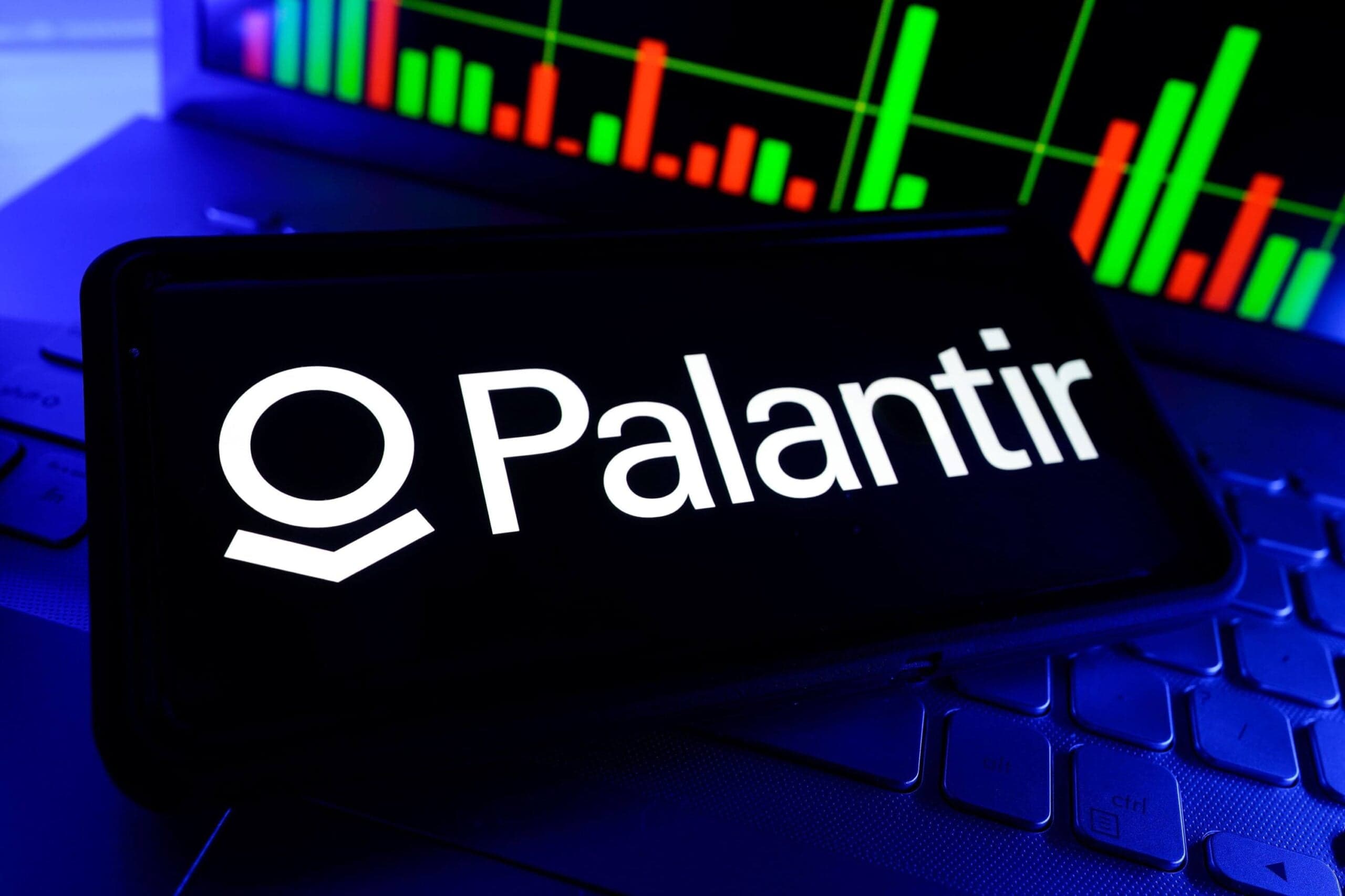 Palantir (PLTR) Stock; Edges Higher as Controversial 22-Point Ideology Post Sparks Political Debate